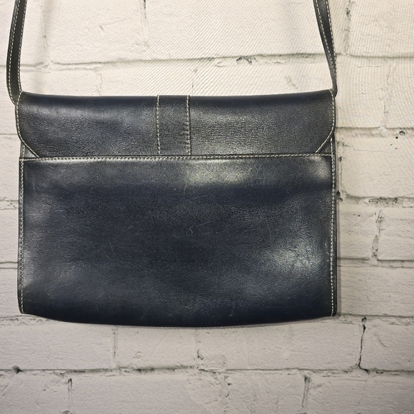 Liz Claiborne Navy Crossbody Bag - Picture 8 of 10